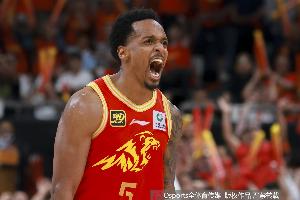 最大功臣！巴里-布朗26中14&amp;6记三分砍下41分5板9助3断1帽