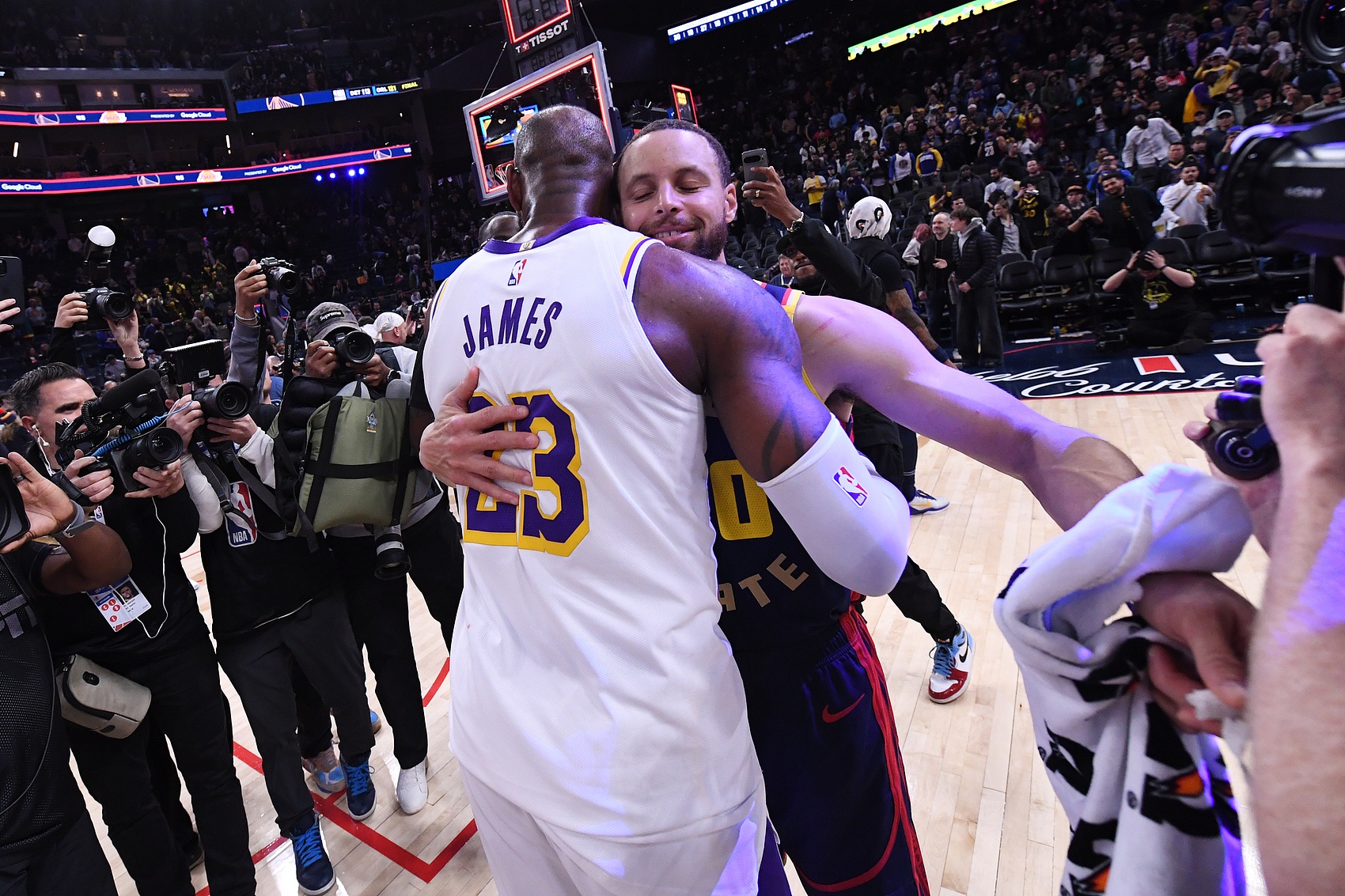 凯发K8手机端、APP下载、流畅界面、智能推荐、高效操作-新赛季里程碑观察：老詹冲击多项第一 库里5千三分 杜&amp;登得分攀升