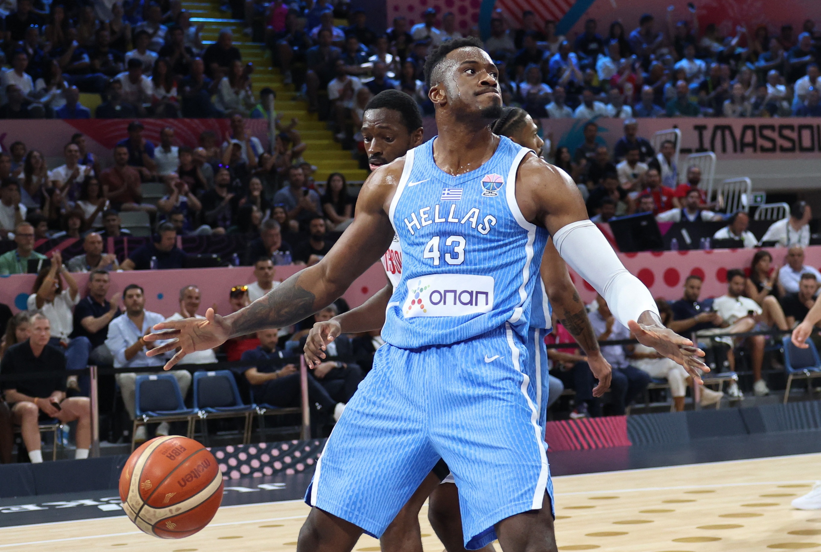 字母哥哥谈重返雄鹿：他们对我在欧锦赛的防守表现感到兴奋