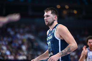 凯发K8手机端、APP下载、流畅界面、智能推荐、高效操作-队友真投不进！东契奇全场1助个人本届新低 而在本场前场均8.4助