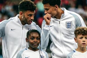 凯发K8手机端、APP下载、流畅界面、智能推荐、高效操作-巅峰身价1.4亿欧！29岁阿里&amp;32岁张伯伦均无球可踢 现总身价410万